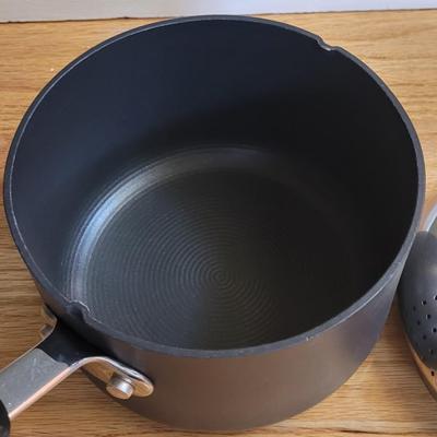 118: Circulon Strainer Pot