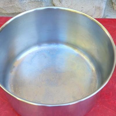 127: Cuisinart & Kitchen Aid Skillets with Lid and Faberware Pot