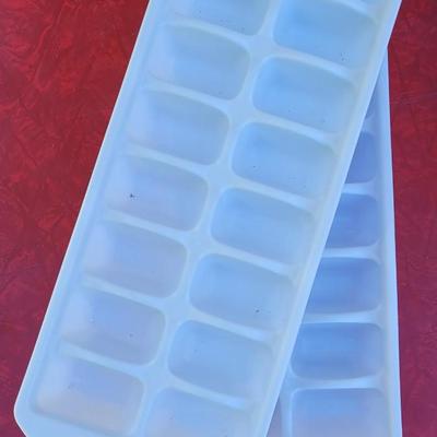 133: Ice Trays and Small Bowl with a Lid