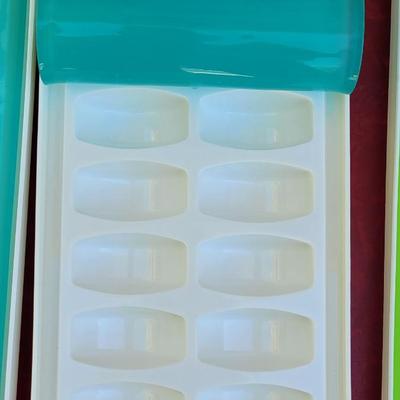 134: Stackable Ice Trays With Fold Back Lid Covers