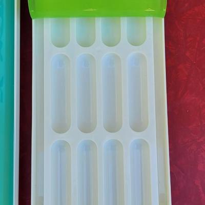 134: Stackable Ice Trays With Fold Back Lid Covers