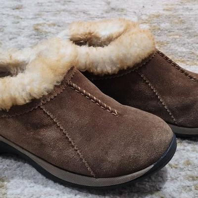 142: Old Friend Footwear