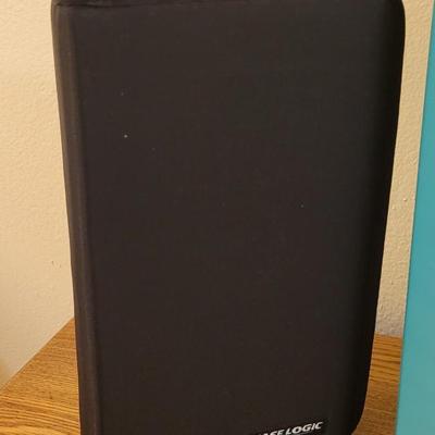180: Binders and CD Storage Case
