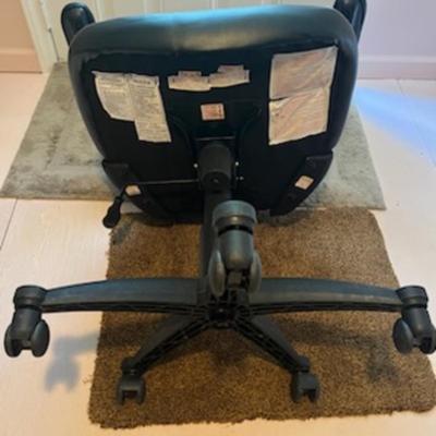 Lizell Footrest & True Innovations Desk Chair (O-KL)