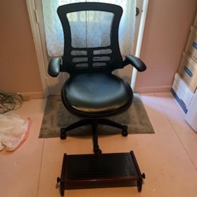 Lizell Footrest & True Innovations Desk Chair (O-KL)