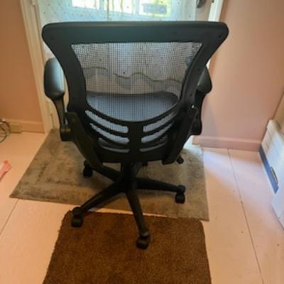 Lizell Footrest & True Innovations Desk Chair (O-KL)