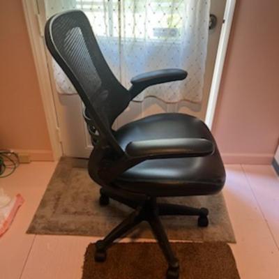 Lizell Footrest & True Innovations Desk Chair (O-KL)