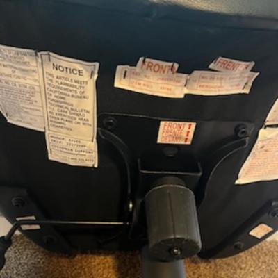 Lizell Footrest & True Innovations Desk Chair (O-KL)