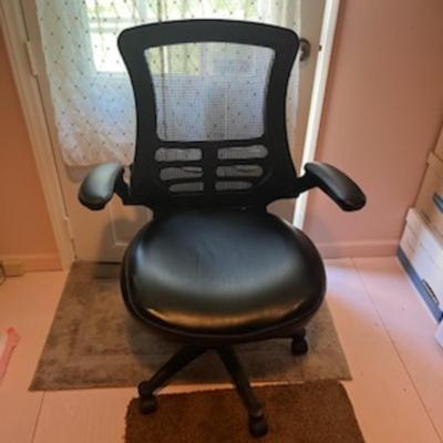 Lizell Footrest & True Innovations Desk Chair (O-KL)
