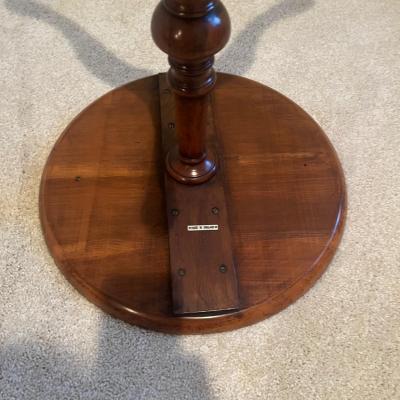 English Pedestal End Table (UD-MG)