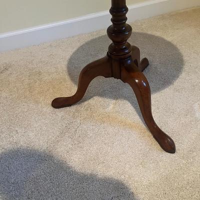 English Pedestal End Table (UD-MG)