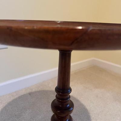 English Pedestal End Table (UD-MG)