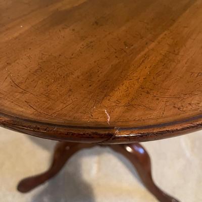 English Pedestal End Table (UD-MG)