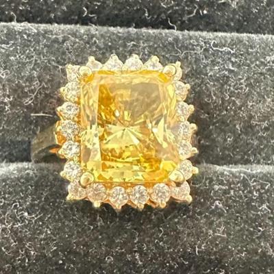 14 Karat Yellow Gold w/Synthetic Center and CZ Round Stone