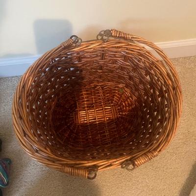 Basket of Yarn (UD-MG)