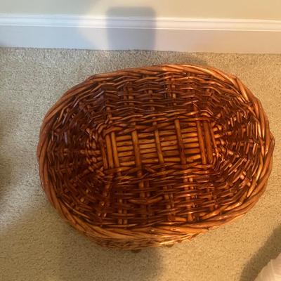 Basket of Yarn (UD-MG)