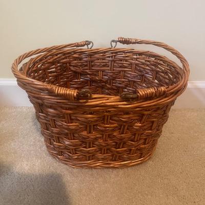 Basket of Yarn (UD-MG)