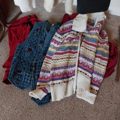 ROLLING CLOTHES RACK AND LADIES SWEATERS, TOPS AND SKIRT