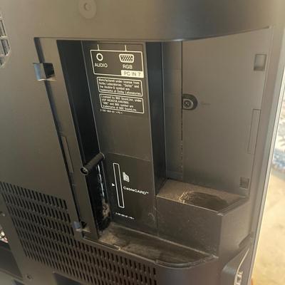 Sony 32â€ LCD TV (UO-MG)