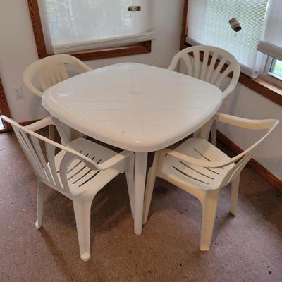 Patio Table and Chairs (SR-DW)