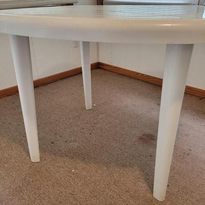 Patio Table and Chairs (SR-DW)
