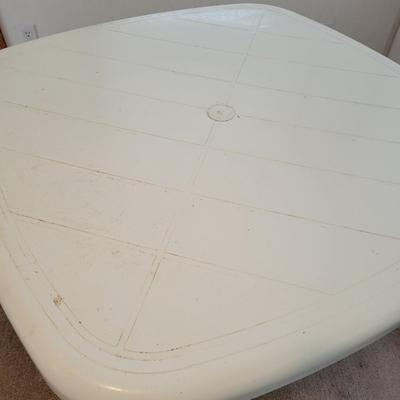 Patio Table and Chairs (SR-DW)