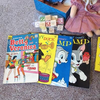 VINTAGE COMICS-CHARLIE BROWN BOOKS-PLUSH DOLLS & BEARS-MORE