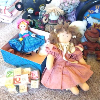 VINTAGE COMICS-CHARLIE BROWN BOOKS-PLUSH DOLLS & BEARS-MORE