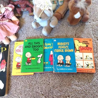 VINTAGE COMICS-CHARLIE BROWN BOOKS-PLUSH DOLLS & BEARS-MORE