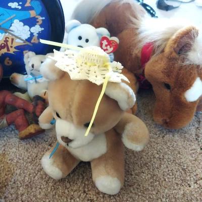 VINTAGE COMICS-CHARLIE BROWN BOOKS-PLUSH DOLLS & BEARS-MORE