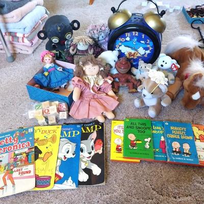 VINTAGE COMICS-CHARLIE BROWN BOOKS-PLUSH DOLLS & BEARS-MORE