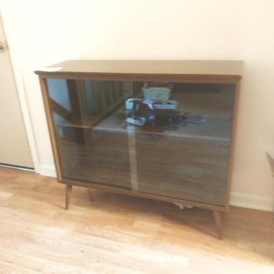 MID CENTURY MODERN TWO TEIR GLASS FRONT DISPLAY CASE