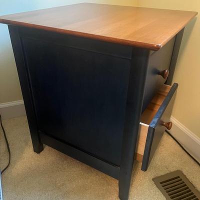 Nadeau Shaker Style End Table w/ Drawers (UO-MG)