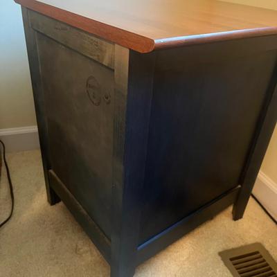 Nadeau Shaker Style End Table w/ Drawers (UO-MG)