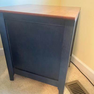 Nadeau Shaker Style End Table w/ Drawers (UO-MG)