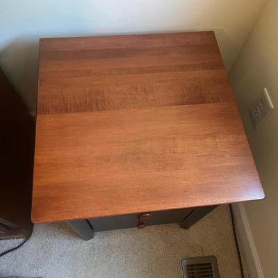 Nadeau Shaker Style End Table w/ Drawers (UO-MG)