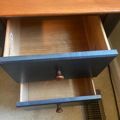 Nadeau Shaker Style End Table w/ Drawers (UO-MG)