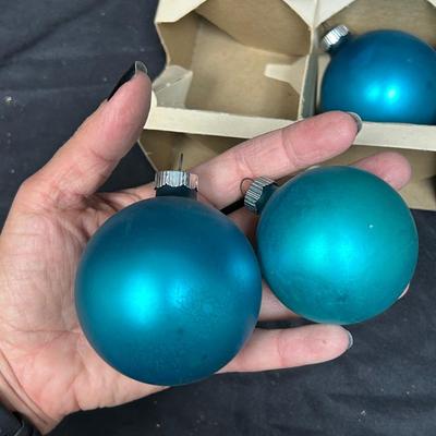 Vintage Shiny Brite Turquoise Blue Blown Glass Ornaments Two Sizes Set of 6