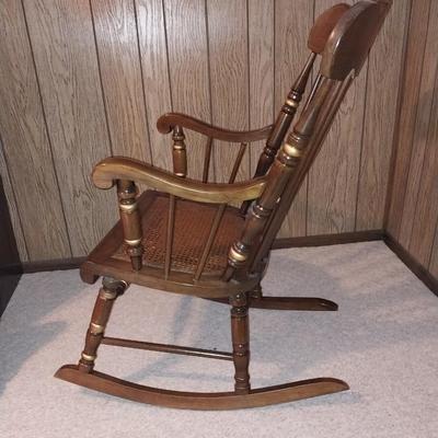 WOODEN ROCKING CHAIR WITH CAIN SEAT