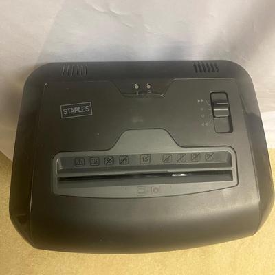 Staples Shredder & Office Supplies (UO-MG)