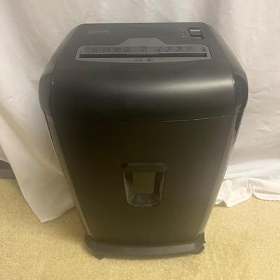 Staples Shredder & Office Supplies (UO-MG)
