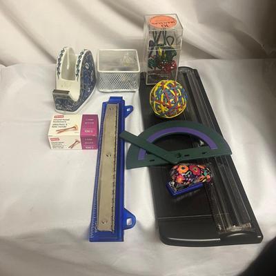 Staples Shredder & Office Supplies (UO-MG)