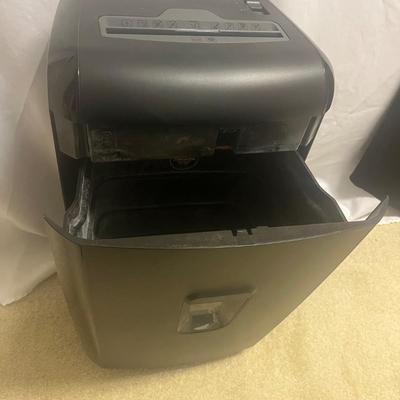 Staples Shredder & Office Supplies (UO-MG)