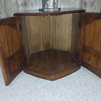 WOODEN OCTAGON SHAPED ENDTABLE WITH STORAGE AND METAL NATIVE AMERICAN TABLE LAMP