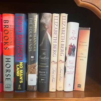 Selection of Novels by Baldacci, Grisham and more (UO-MG)