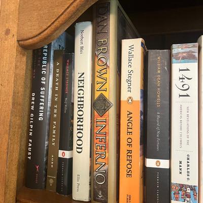 Selection of Novels by Baldacci, Grisham and more (UO-MG)