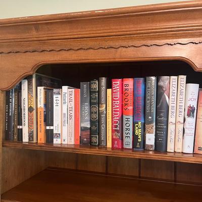 Selection of Novels by Baldacci, Grisham and more (UO-MG)