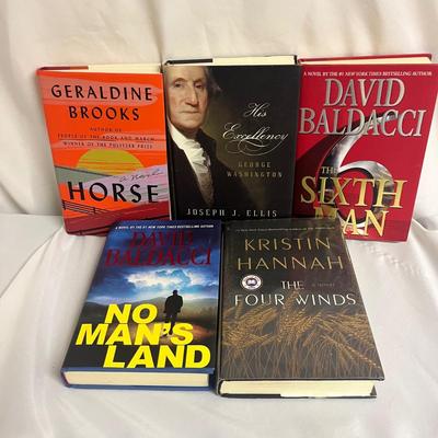 Selection of Novels by Baldacci, Grisham and more (UO-MG)