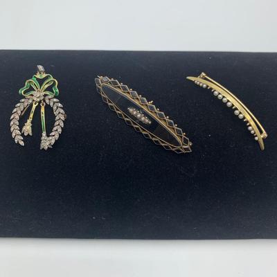 Three Vintage Fashion Pins, incl. 14K (B5-HS)