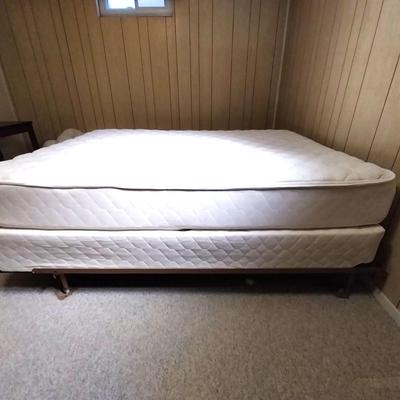 CLEAN DOCTORS CHOICE QUEEN SIZE BED WITH FRAME